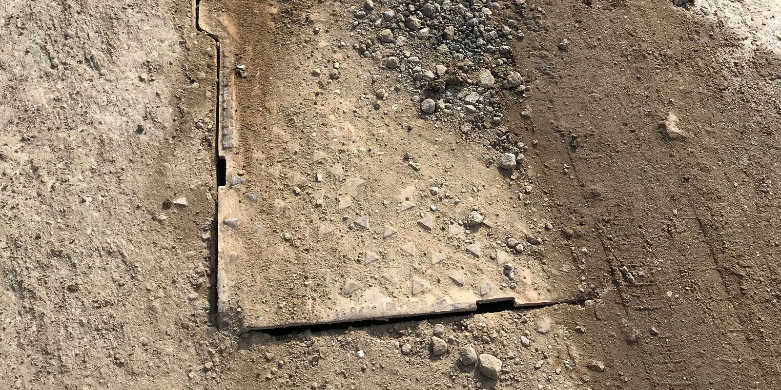 Buried and damaged manhole cover without Armadillo protection