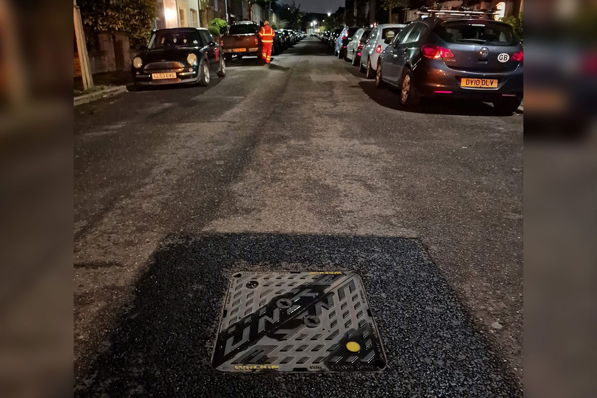 Antennae installation in Unite manhole cover