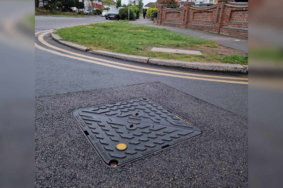 Antennae installation in Unite manhole cover