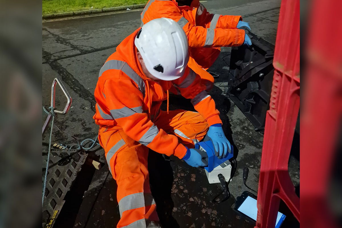 Antennae installation in Unite manhole cover