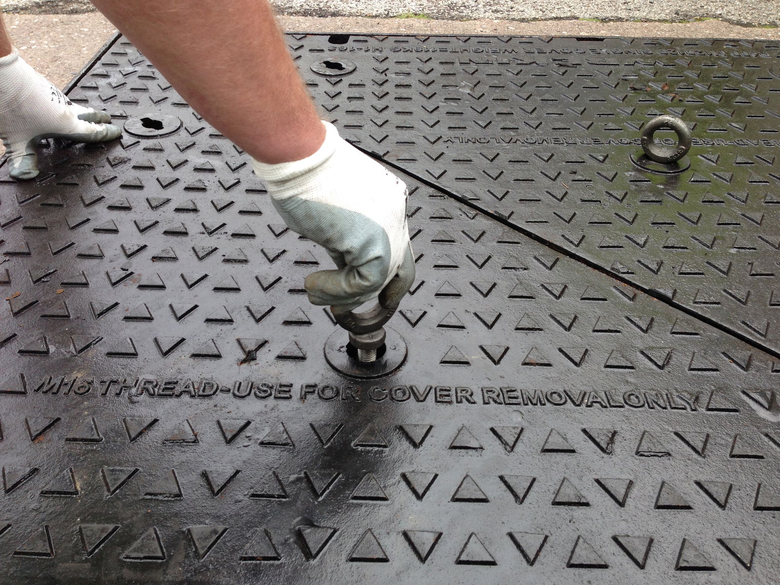 Hercules large manhole cover