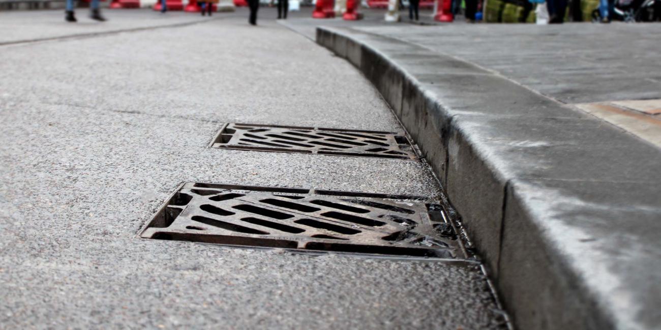 Gully grate installed in road