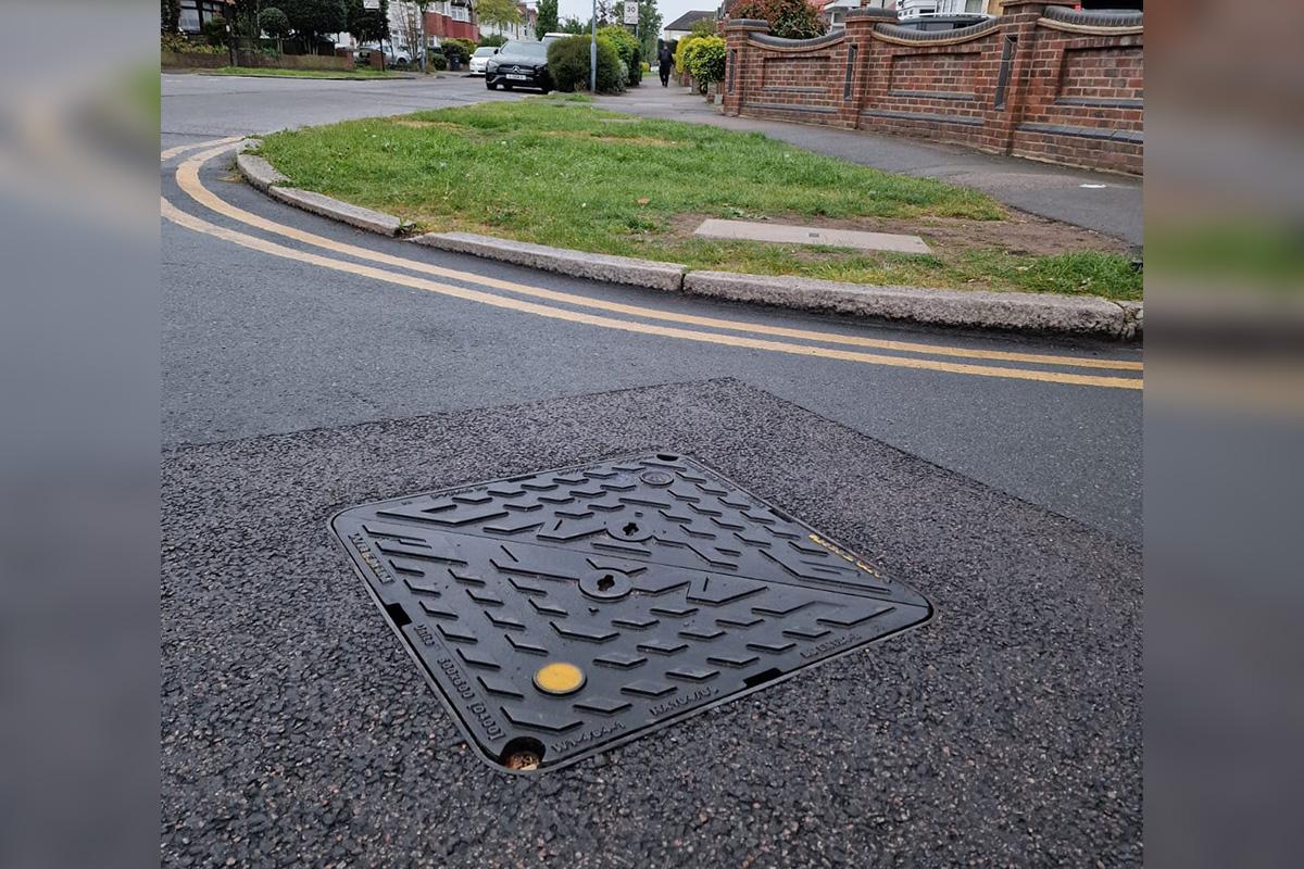Antennae installation in Unite manhole cover