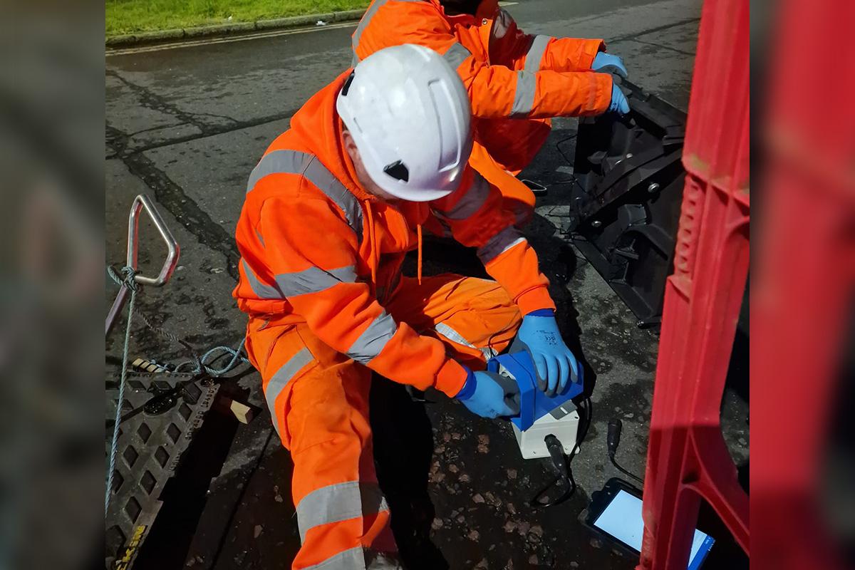 Antennae installation in Unite manhole cover