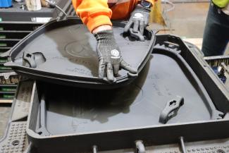 Unite manhole cover with seal plate being added in